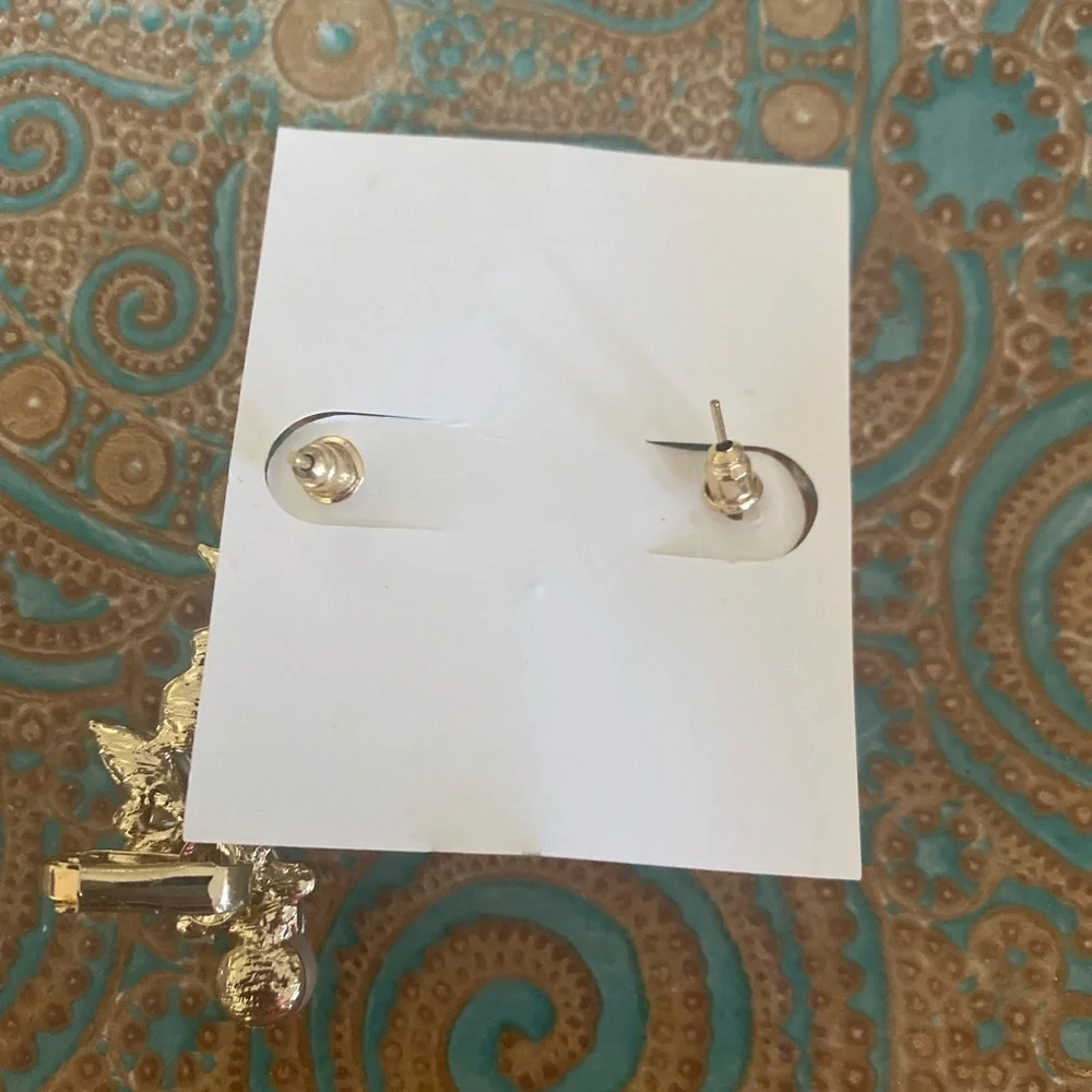 Pearl and crystal stud with wing ear cuff
